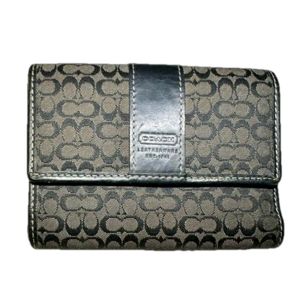 Coach Madison Signature wallet Pre- owned fabric w/leather inside Women’s purse - Picture 1 of 7